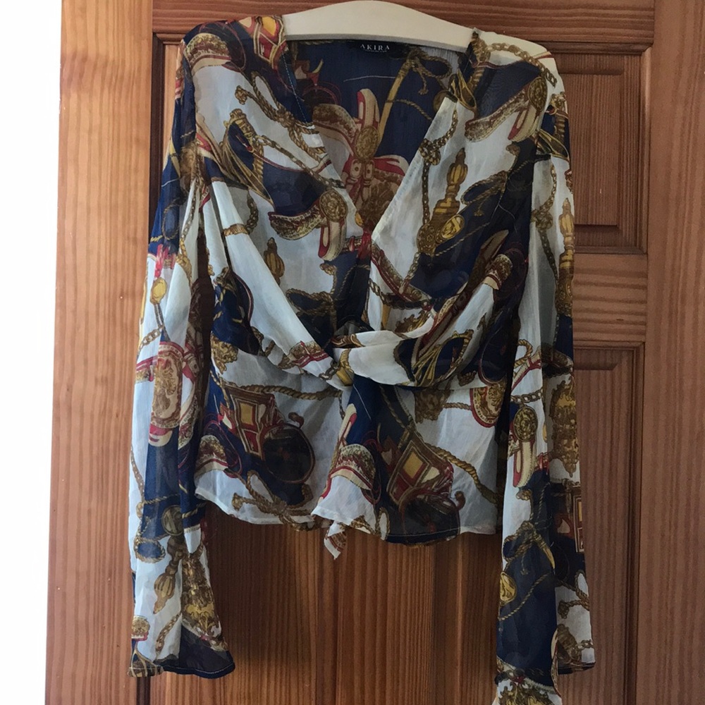 Akira top